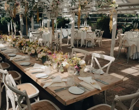 Décoration table des mariés — Centre de table composition florale — Les Pimp'ettes